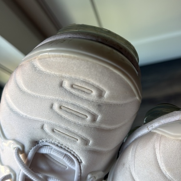 White Nike Air Vapormax Plus - Picture 10 of 11
